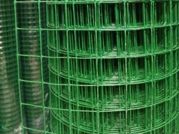 البلاستيكية المغلفة ملحومة شبكة أسلاك لفة الساخنة انخفض المغلفنة مع ثقب صغير